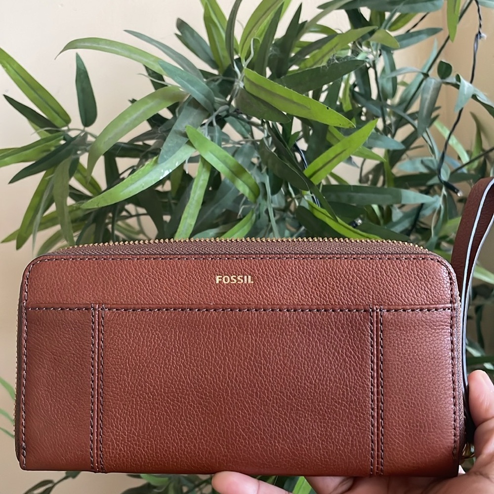 Fossil Tan Leather Wristlet Wallet